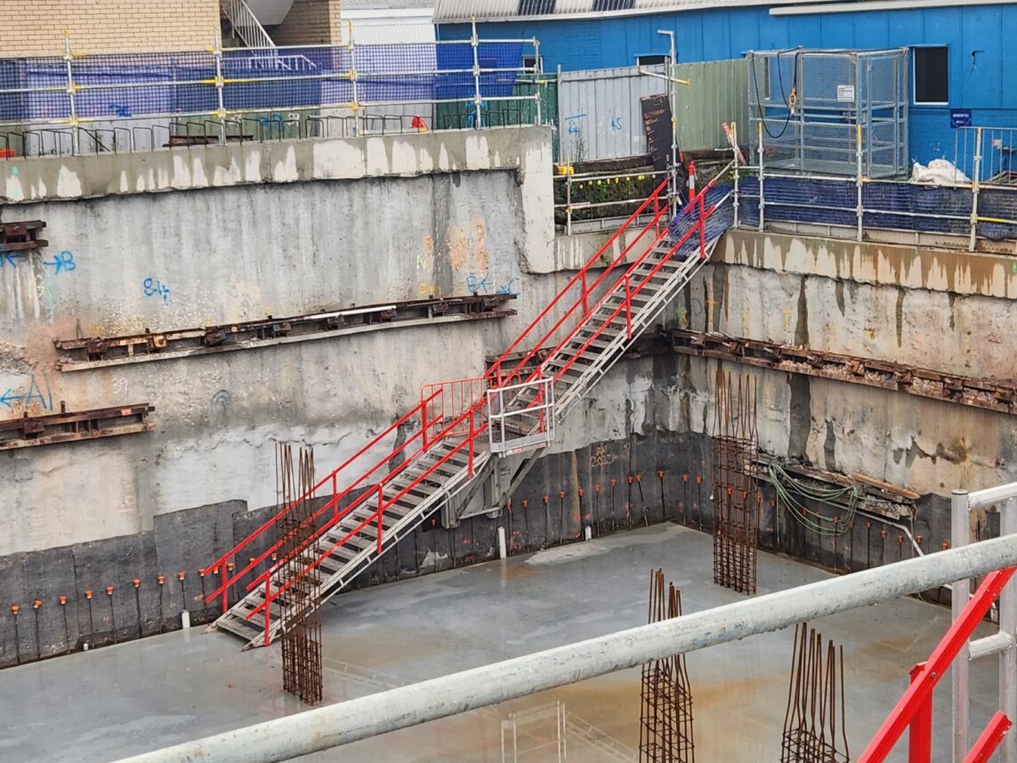 AdjustaStairs-escalera_descanso_suspendido_01